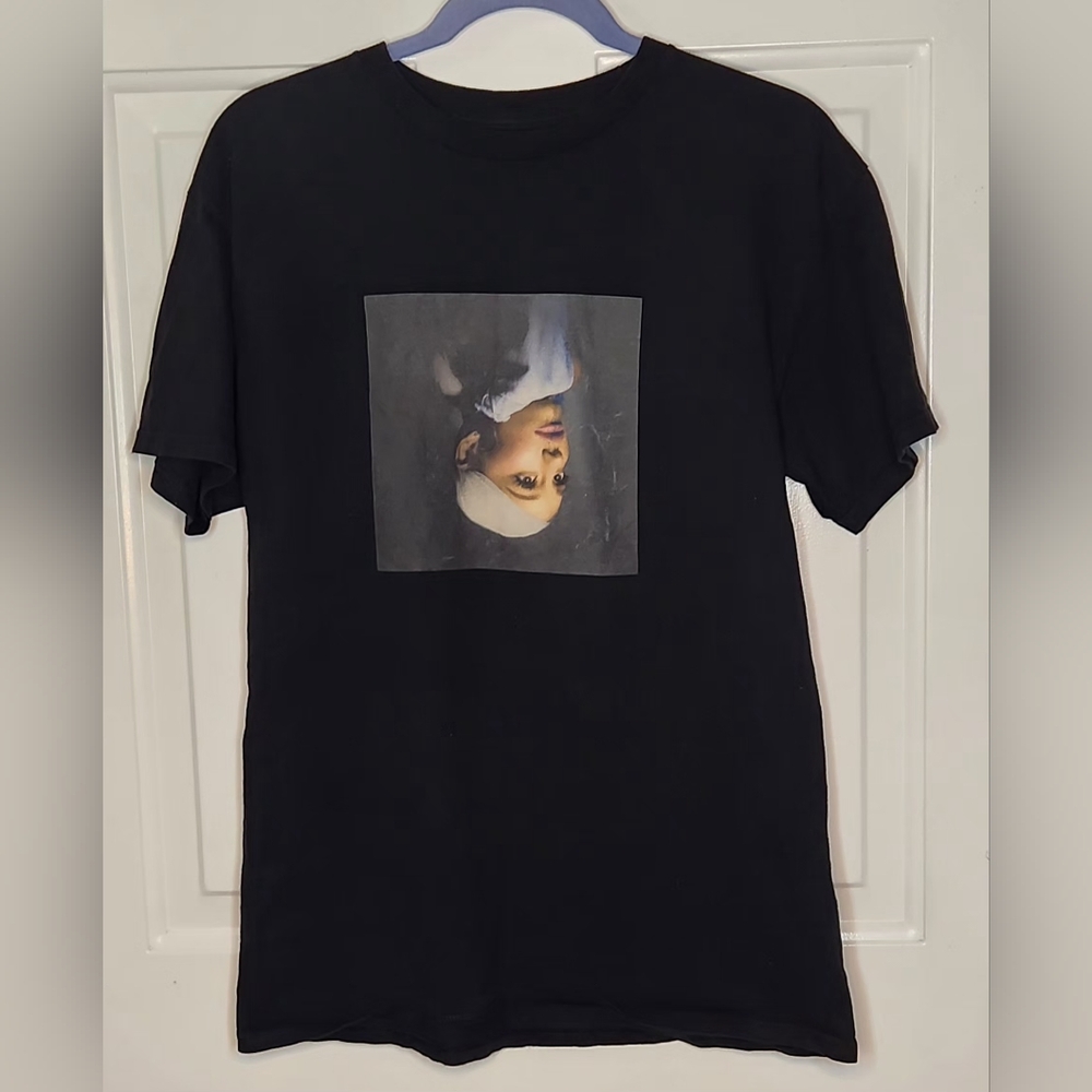 Ariana Grande Black Sweetener Tour Graphic T Size M (20.5"-pit to pit & 27.5 L).